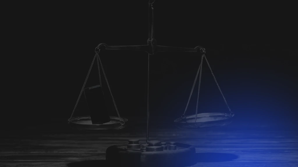 balança com telefone em post sobre ⁠Impacto da IA no Poder Judiciário